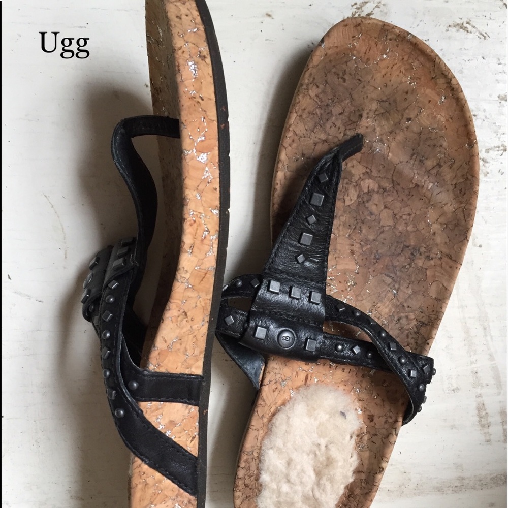 Ugg Sandals/Thongs flip flops size 6